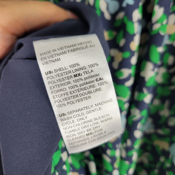 Chicos Abstract Dot Ditsy Floral Sheer Sleeve V Neck Round Hem Popover Blouse - Picture 12 of 12